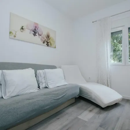 Green Apartment Apartamento Kaštela